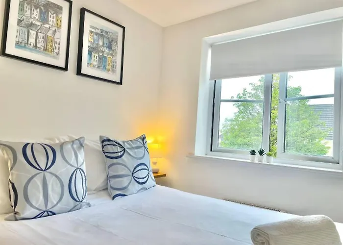 Lovely 2-Bedroom Bristol Apartment. Free Parking.
