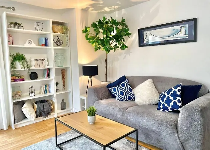 Lovely 2-Bedroom Bristol Apartment. Free Parking.