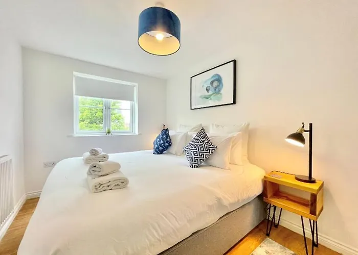 Lovely 2-Bedroom Bristol Apartment. Free Parking.