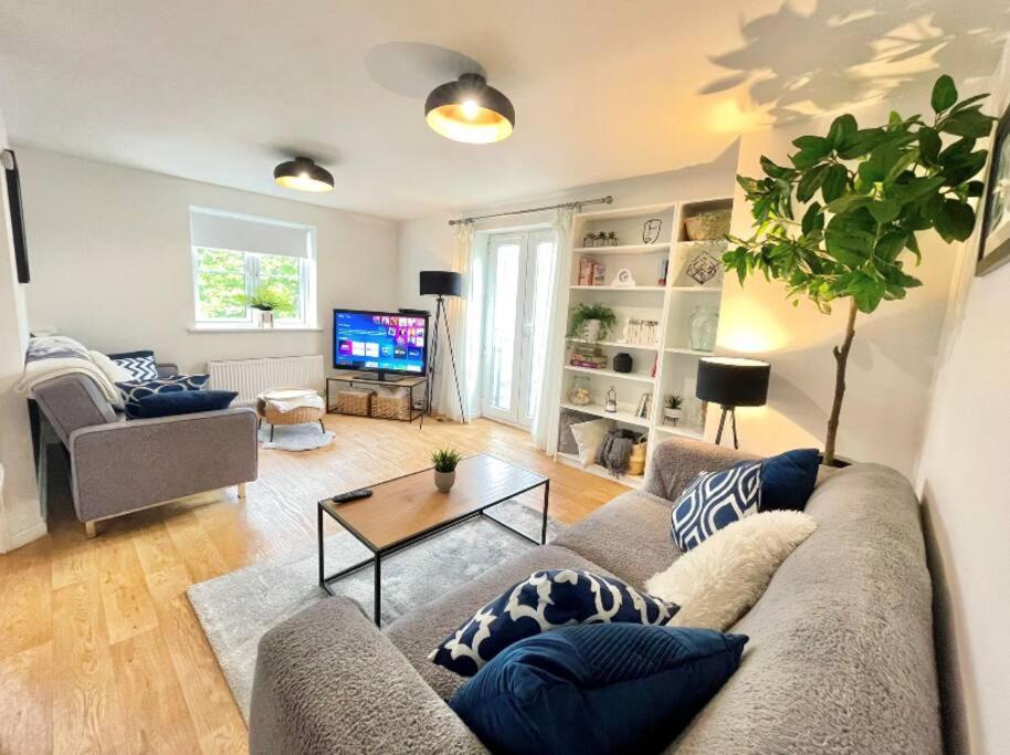 Lovely 2-bedroom Apartment. Free Parking. Apartment *